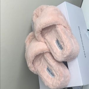 Fabfuzz Faux Fur  Slipper